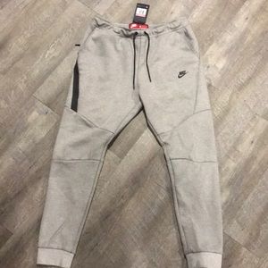Men’s Large Nike Tech-Pack Jogger in Grey